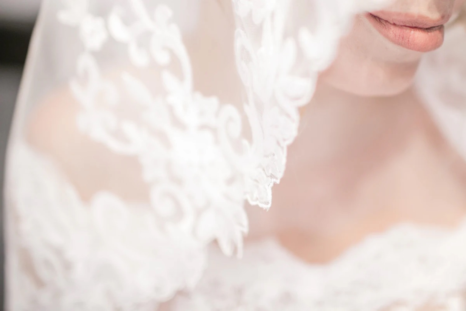 Dettaglio macro del tessuto di un velo da sposa